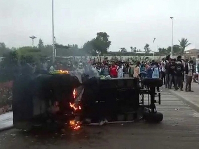Trabajadores saquean f&aacute;brica de iPhone al no recibir sueldo