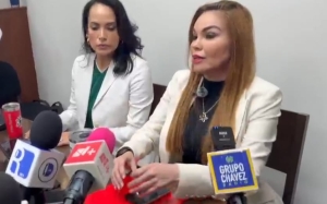 Exige Paola G&aacute;rate esclarecer hallazgo de corona f&uacute;nebre afuera de su casa en Culiac&aacute;n