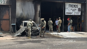 Hombres armados vandalizan e incendian taller en Pradera Dorada, al Norte de Culiac&aacute;n