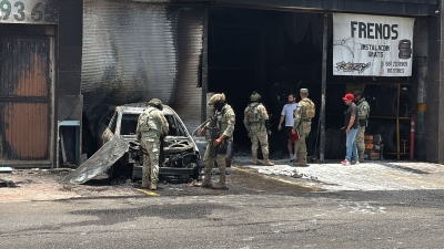 Hombres armados vandalizan e incendian taller en Pradera Dorada, al Norte de Culiac&aacute;n