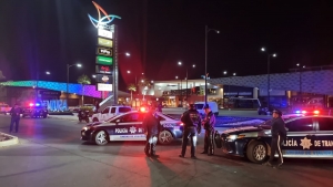 Son evacuadas m&aacute;s de 500 personas de plaza comercial en Tres R&iacute;os por amenaza de artefacto explosivo