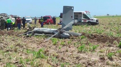 Se desploma helicóptero de la Semar a un lado de la carretera Los Mochis-Topolobampo
