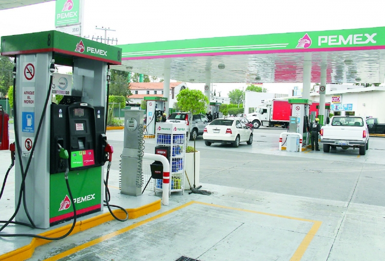 AMLO afirma que &lsquo;suceda lo que suceda&rsquo; no habr&aacute; gasolinazos