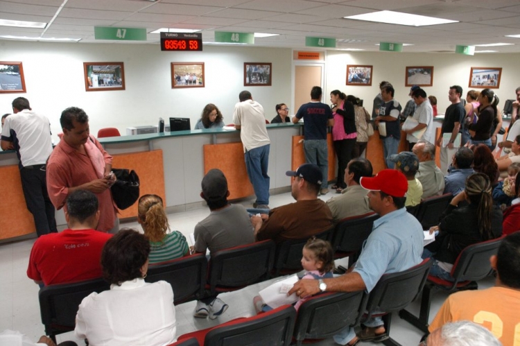 Suben 7.36 por ciento el pago de calcas, placas, altas y bajas vehiculares