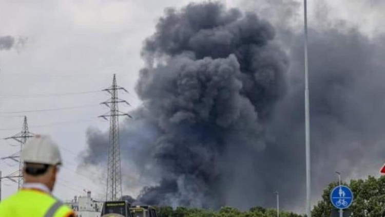 Se registran impactantes explosiones y un incendio en una construcción de Alemania