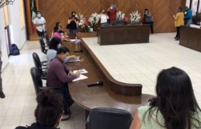 Ahora &ldquo;deja colgados&rdquo; Qu&iacute;mico Ben&iacute;tez a los regidores en sesi&oacute;n de Cabildo