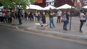 Con largas filas sin sana distancia se vacunan los adultos de 30 a 39 a&ntilde;os en Culiac&aacute;n