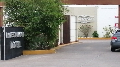 Mujer es encontrada muerta a pu&ntilde;aladas en cuarto de motel, en Culiac&aacute;n