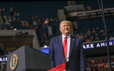 Primer gran mitin de Trump, Lugares vac&iacute;os y pocos cubrebocas