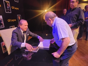 Presenta Gil Leyva trilogía de libros con ópera