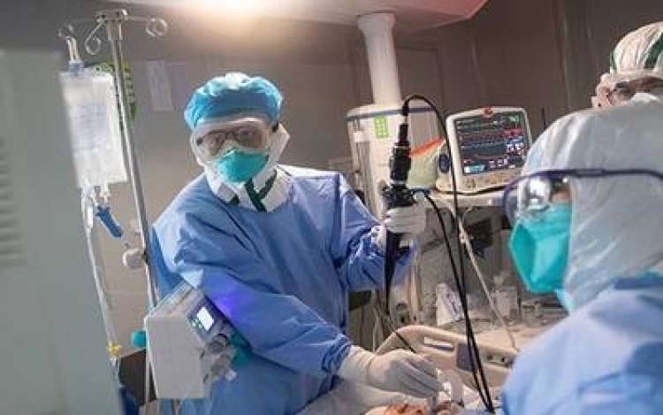 Repunte de contagios puede ser el inicio de una tercera ola de la pandemia, admite Encinas