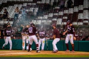 Efr&eacute;n Navarro define duelo hist&oacute;rico con HR en el doceavo cap&iacute;tulo