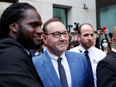 Kevin Spacey, acusado de agresiones sexuales en Londres, queda en libertad bajo fianza