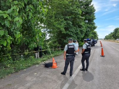 Atado de pies dejan a un hombre asesinado a lado de autopista Benito Ju&aacute;rez, Navolato