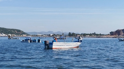 Pescadores bloquean el canal de navegaci&oacute;n