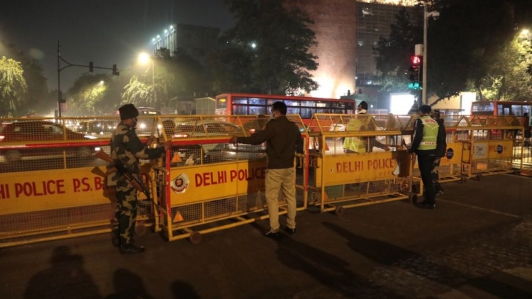 Estampida humana en templo de la India deja al menos tres muertos
