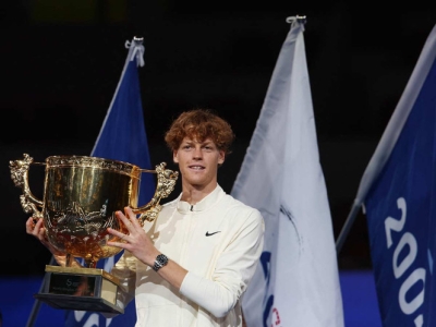 Jannik Sinner se corona en Pek&iacute;n; vence a Daniil Medvedev