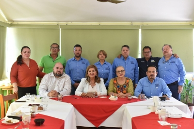 Tere Guerra se re&uacute;ne con gremio de transportistas de Mazatl&aacute;n