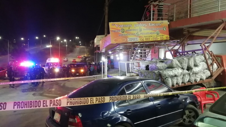 Una mujer falleci&oacute; tras impacto de camioneta en taquer&iacute;a en la colonia Progreso