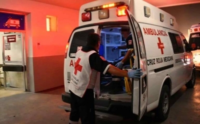Paramédicos de Cruz Roja lo trasladaron al área de urgencias de un hospital 