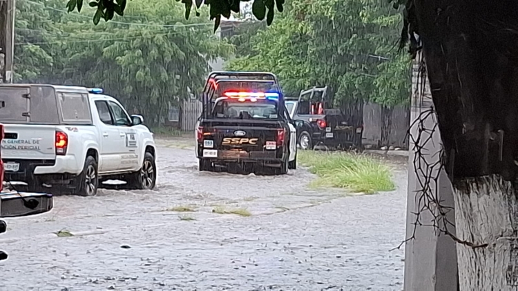 Ataque a balazos en Culiac&aacute;n deja un hombre muerto y una mujer herida, entre las colonias Ignacio Allende y Villa Universidad.