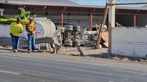 Chófer de un tráiler perdió el control de la unidad y mató a una mujer en la México