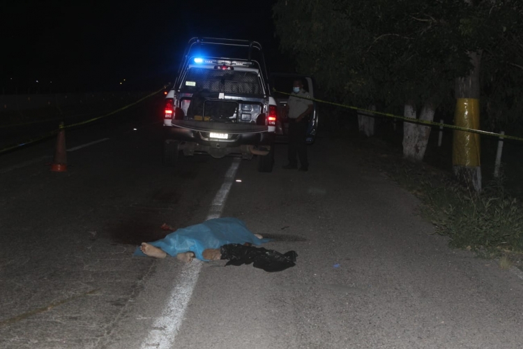 Tiran el cuerpo de víctima semidesnuda sobre la autopista Benito Juárez, en Culiacán
