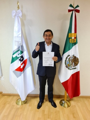 Se registra Víctor Godoy como aspirante diputado federal del PRI