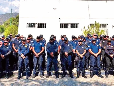 Arrestan a 98 polic&iacute;as sin permiso en Tonal&aacute;, Chiapas