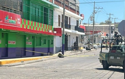 Mujer es asesinada a balazos afuera de bar en Culiac&aacute;n