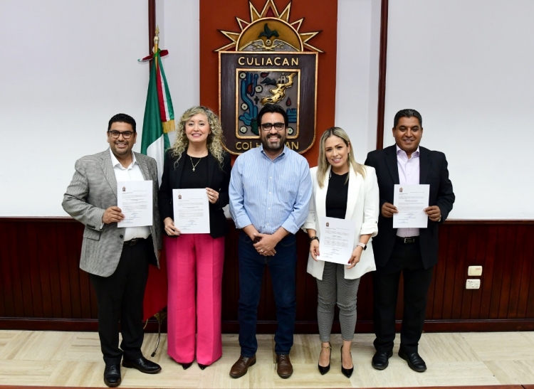 Rinden protesta ante alcalde Juan de Dios G&aacute;mez, Funcionarios del Ayuntamiento de Culiac&aacute;n