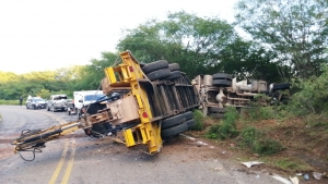 Dos hombres resultaron heridos en accidente de tr&aacute;nsito a la altura de la presa de Sanalona