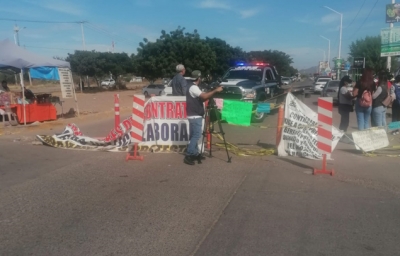 Personal del sector Salud levantan plant&oacute;n y liberan bulevar Espinoza de los Monteros