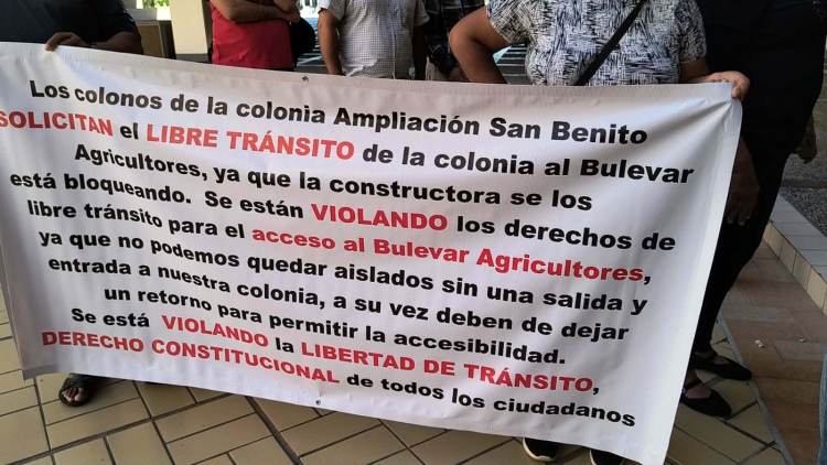 Vecinos de Ampliaci&oacute;n San Benito exigen intervenci&oacute;n del gobernador tras cierre de acceso al bulevar Agricultores por la constructora