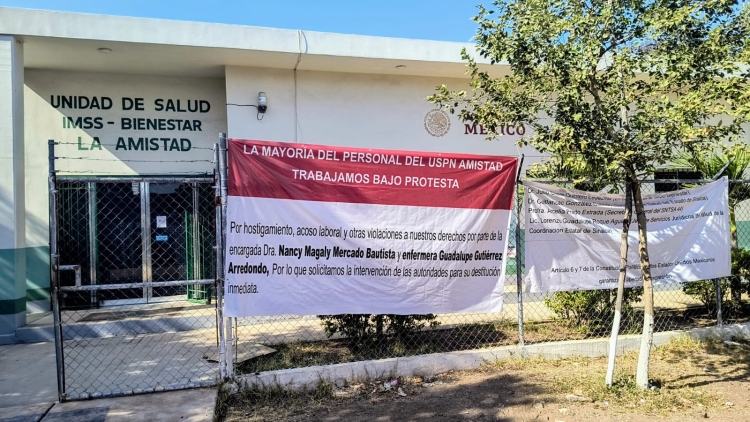 Bajo protesta trabajan en la Unidad de Salud La Amistad; piden destituci&oacute;n de la encargada