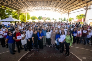 Vamos a seguir apoyando a los tianguistas, afirma Gobernador Rocha, al encabezar entrega de apoyos