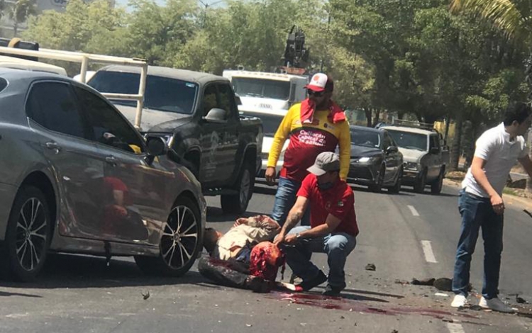Trabajador del Ayuntamiento sufre amputación de pierna al ser embestido por un vehículo, en Culiacán