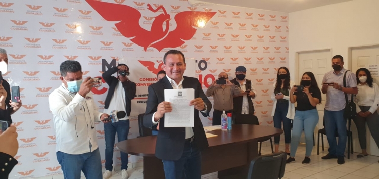 Se registra Alejo Valenzuela para alcalde por MC, pide la salida de Roberto Cruz