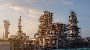 El petr&oacute;leo se dispara por guerra EEUU-Ir&aacute;n: Barril se vende hasta en 120 d&oacute;lares