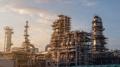El petr&oacute;leo se dispara por guerra EEUU-Ir&aacute;n: Barril se vende hasta en 120 d&oacute;lares