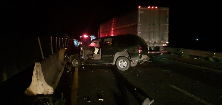 Camioneta de turismo se accidenta en Elota; muere mujer