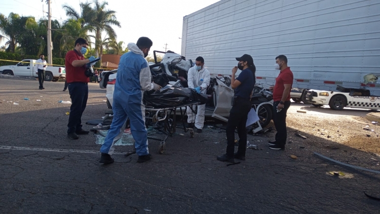 Fatal accidente dejó tres jóvenes graves en la México 15; una pierde la vida