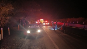 Asesinados hallan a 3 hombres en el interior de un vehículo en la autopista Benito Juárez, en Navolato