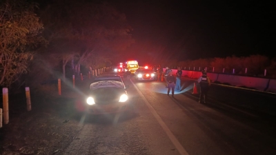 Asesinados hallan a 3 hombres en el interior de un vehículo en la autopista Benito Juárez, en Navolato