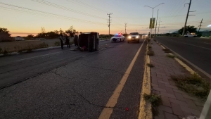 Choque y volcadura deja a pap&aacute; e hijo con golpes leves en Culiac&aacute;n