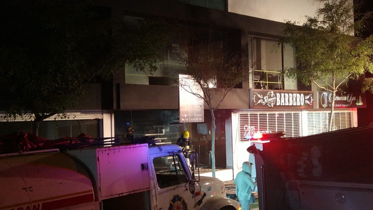 Se incendia plaza comercial en Cumbres del Sur, Culiacán