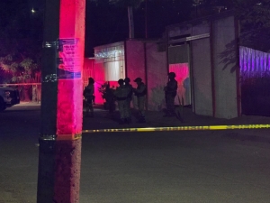 Asesinan a un joven con un mensaje en una lona en el centro de barrio en la colonia Lombardo Toledano