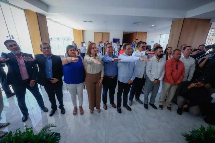 El gobernador Rubén Rocha Moya tomó protesta a los integrantes del Consejo Directivo de la CIRT Sinaloa
