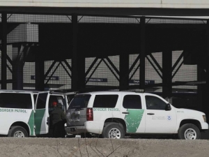 Agente de EU mata a migrante en frontera con M&eacute;xico
