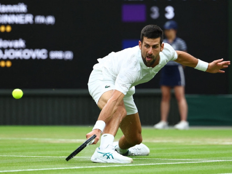 Djokovic arrasa a Sinner; el serbio avanza a otra final de Wimbledon